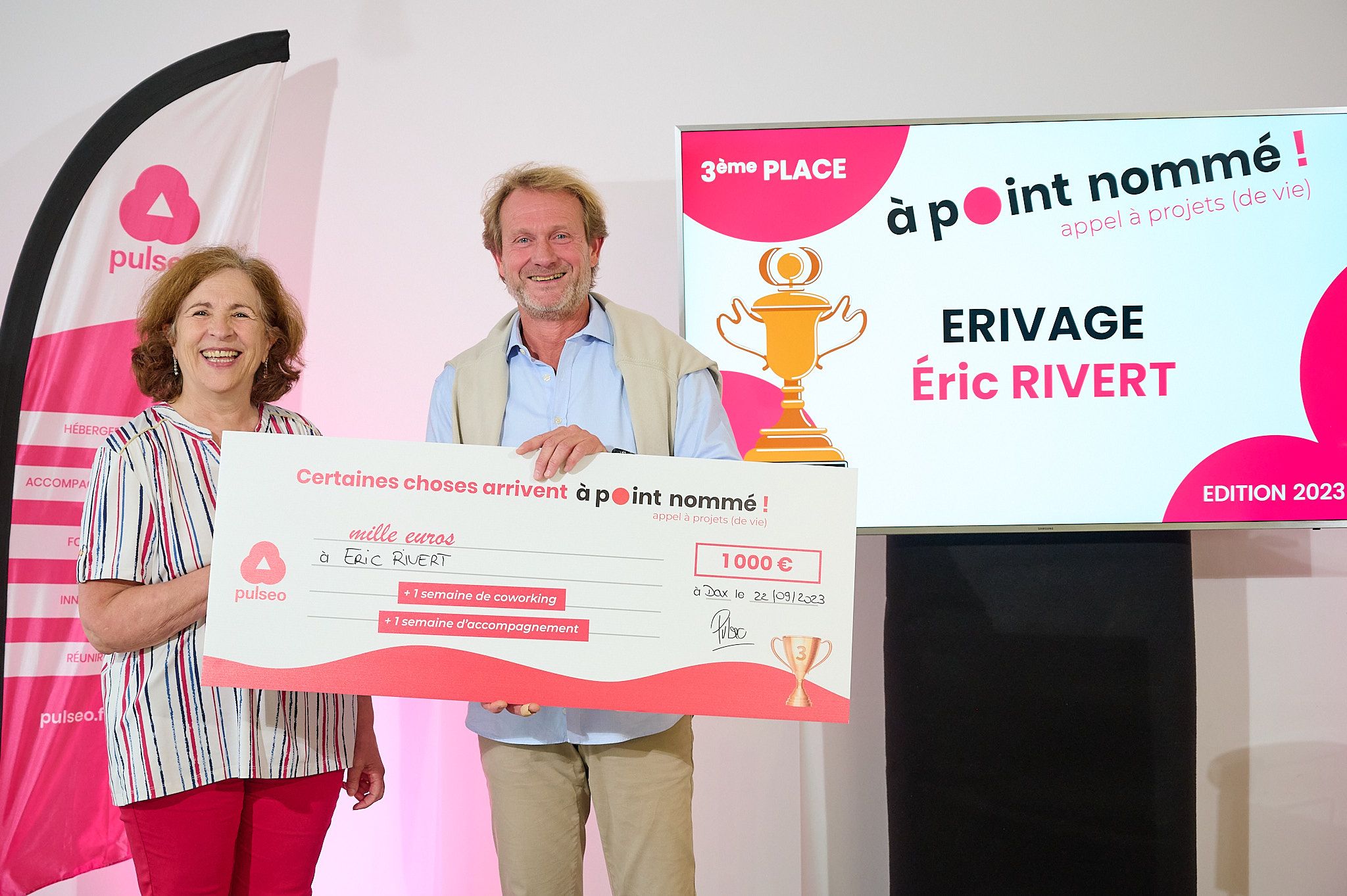 Le 3e prix remis à Éric Rivert (Erivage) par Marie-Chantal Duguine, présidente du jury