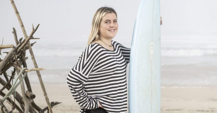 Illustration de l'article Surf : Laurie Phipps sur le haut de la vague