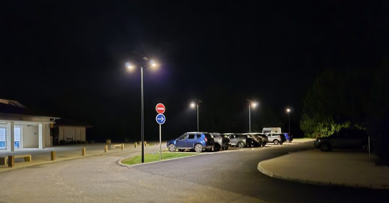 Illustration de l'article Saint-Martin-de-Hinx opte pour les candélabres solaires de Fonroche Lighting
