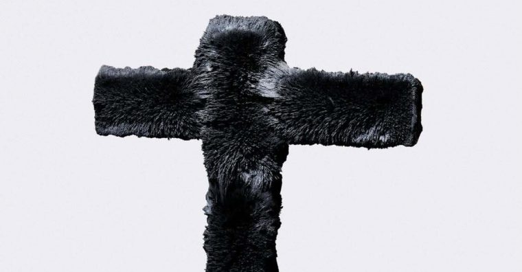 Illustration de l'article Culture — Croix, une œuvre de Lydie Arickx, parmi les quatre cadeaux d’Emmanuel Macron au Pape Léon XIV
